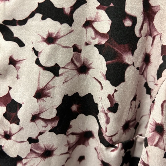 Beautiful Dressy Tank‎ - Picture 2 of 5